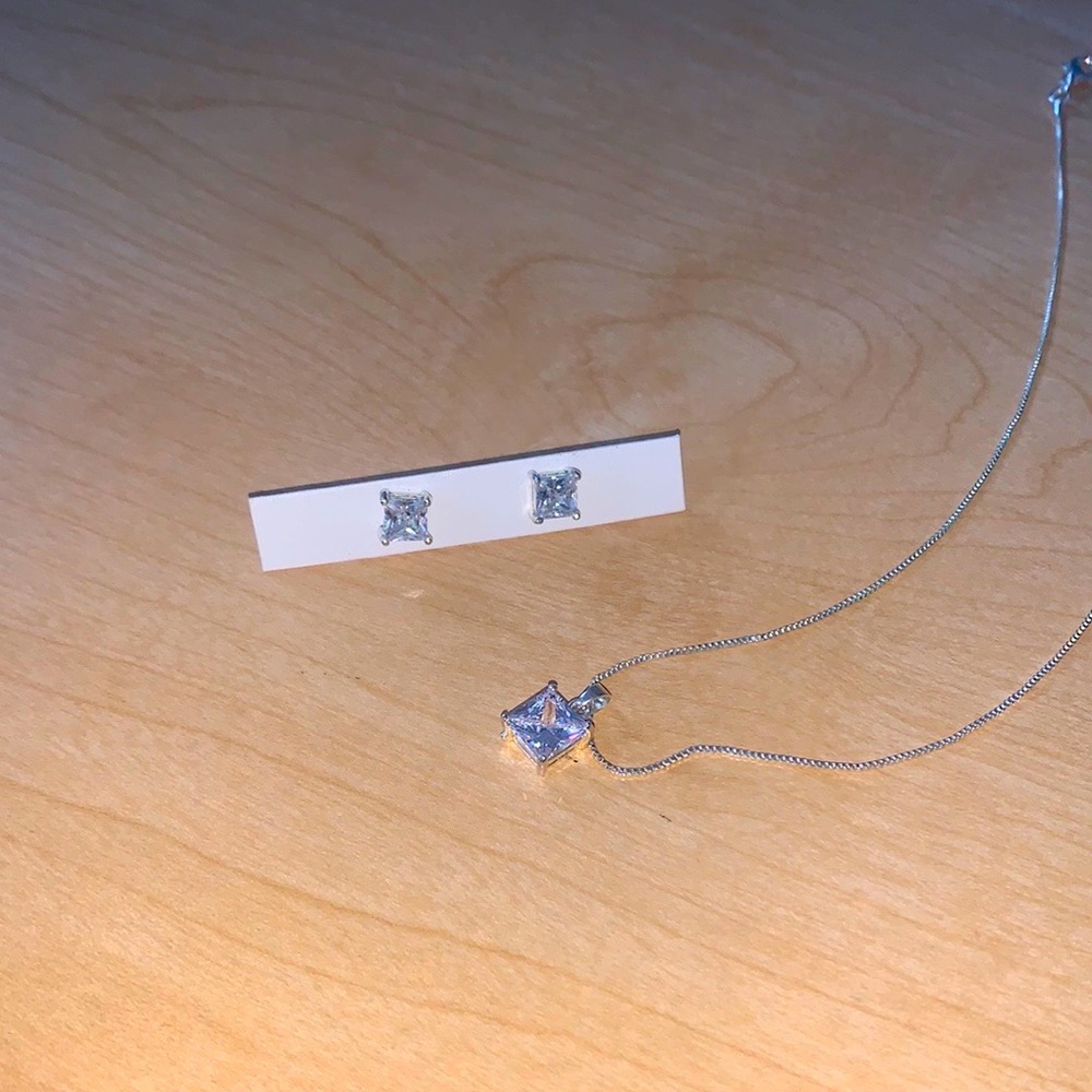 Necklace and Matching Earrings!